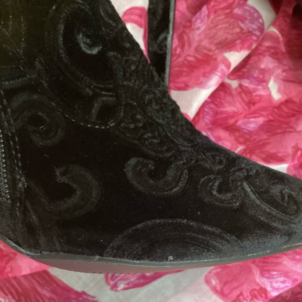 NWOT Qupid Black Textured Heeled Boots 8.5 - Picture 5 of 16